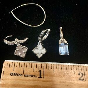 Silver earrings mismatch